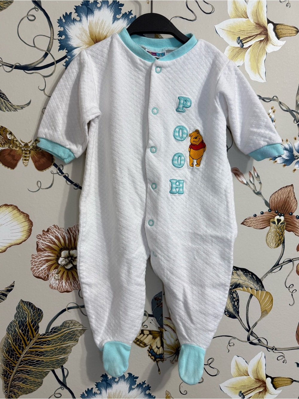 Vintage Pooh Classic Pooh Sleeper Jumpsuit Bodysuit Baby size 6/9 months